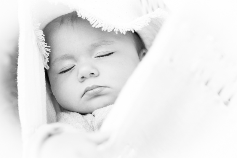 Photographe professionnelle bébé naissance