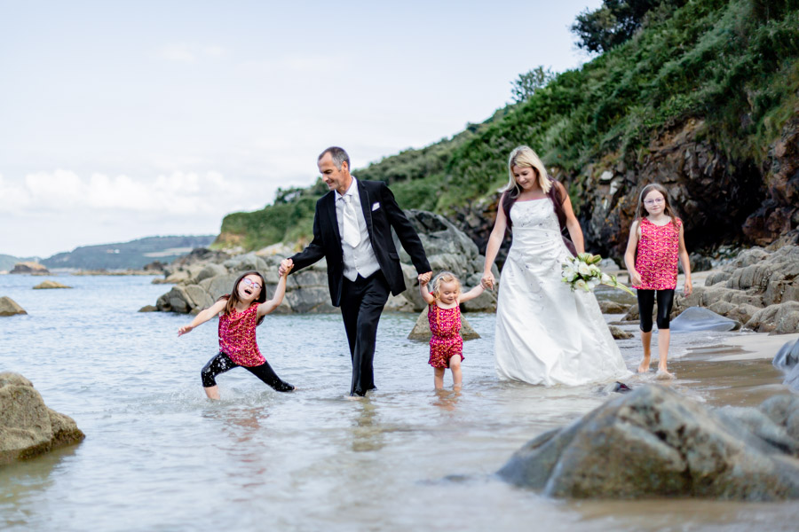 Séance photo en famille pour les 10 ans de mariage – Plage de Guimaëc (29)
