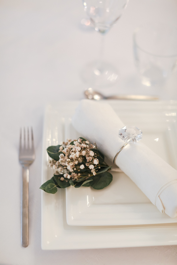 decoration table mariage diamant blanc épuré et gypsophile