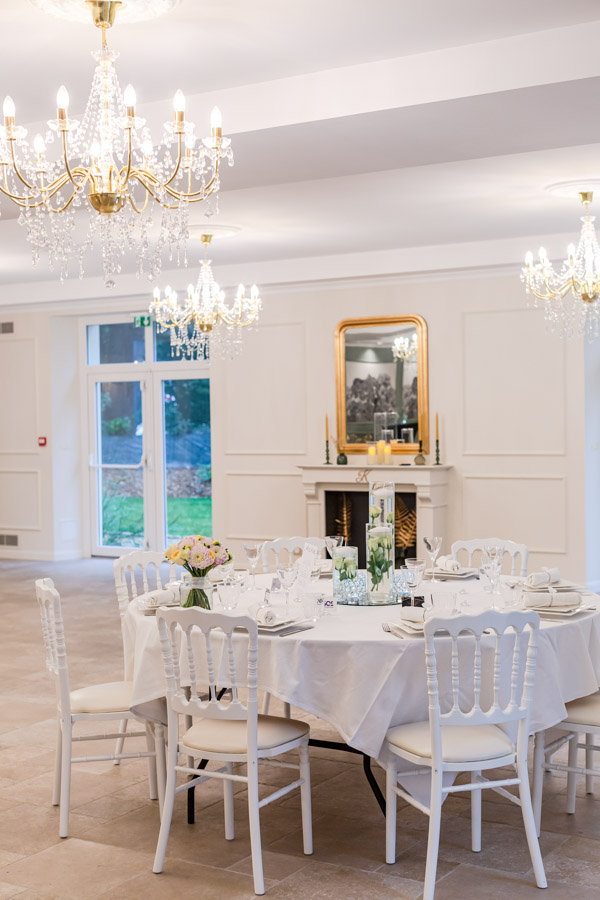 ambiance et style épuré blanc décoration de table mariage