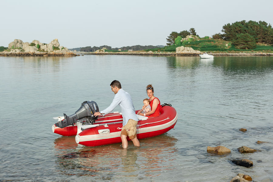 paysage de bord de mer balade en famille en bateau