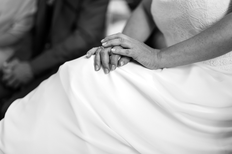 mains de la mariée