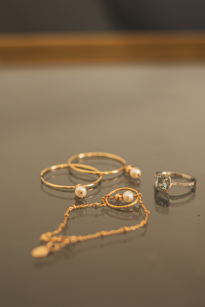bijoux de la mariée pendant les preparatifs mariage - Brest