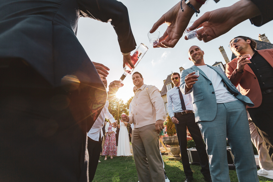 Jeux animation fun pendant le cocktail pour les hommes. Ambiance détendue et amusante au château de kerezellec
