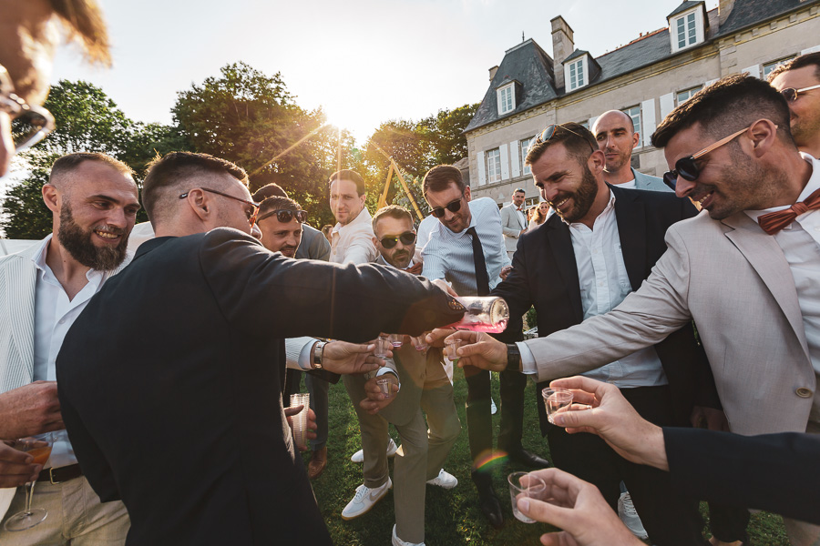Jeux animation fun pendant le cocktail pour les hommes. Ambiance détendue et amusante au château de kerezellec