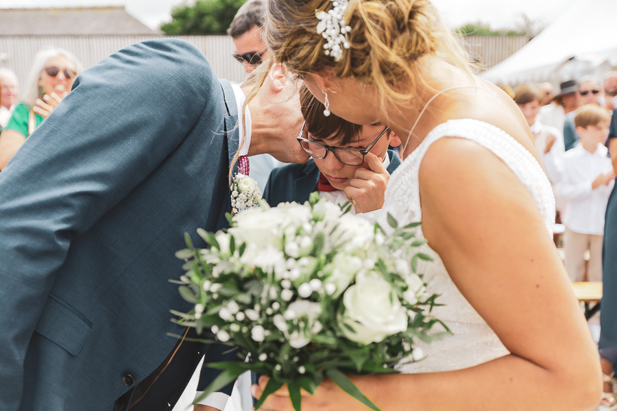 larmes de joie des enfants des mariés