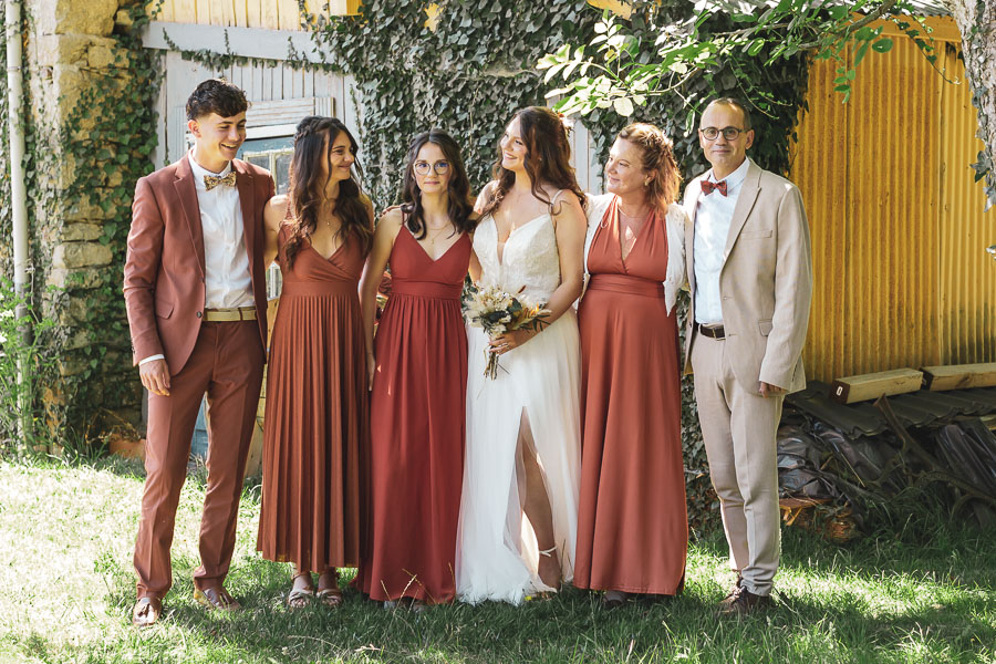 photos de groupe en famille naturel couleur terra cotta