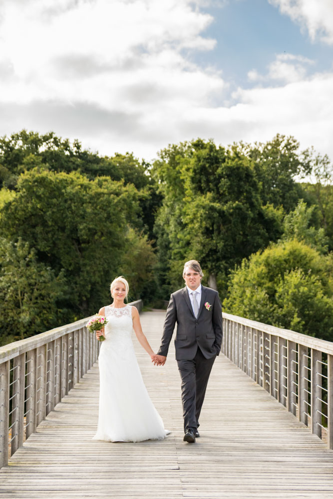 couple mariage marche couple qui marche en me regardant