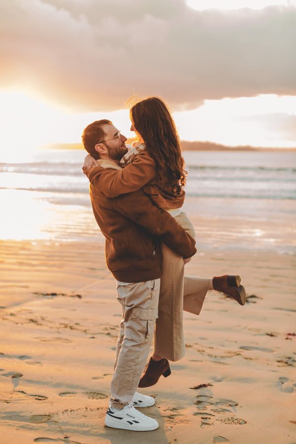 seance photo couple porté romantique