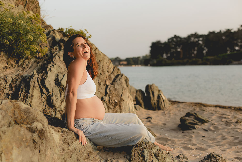 femme eclat de rire plage, magnifique spontanée