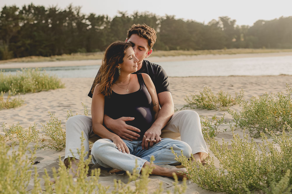belle lumiere plage couple enlacé calin tendresse