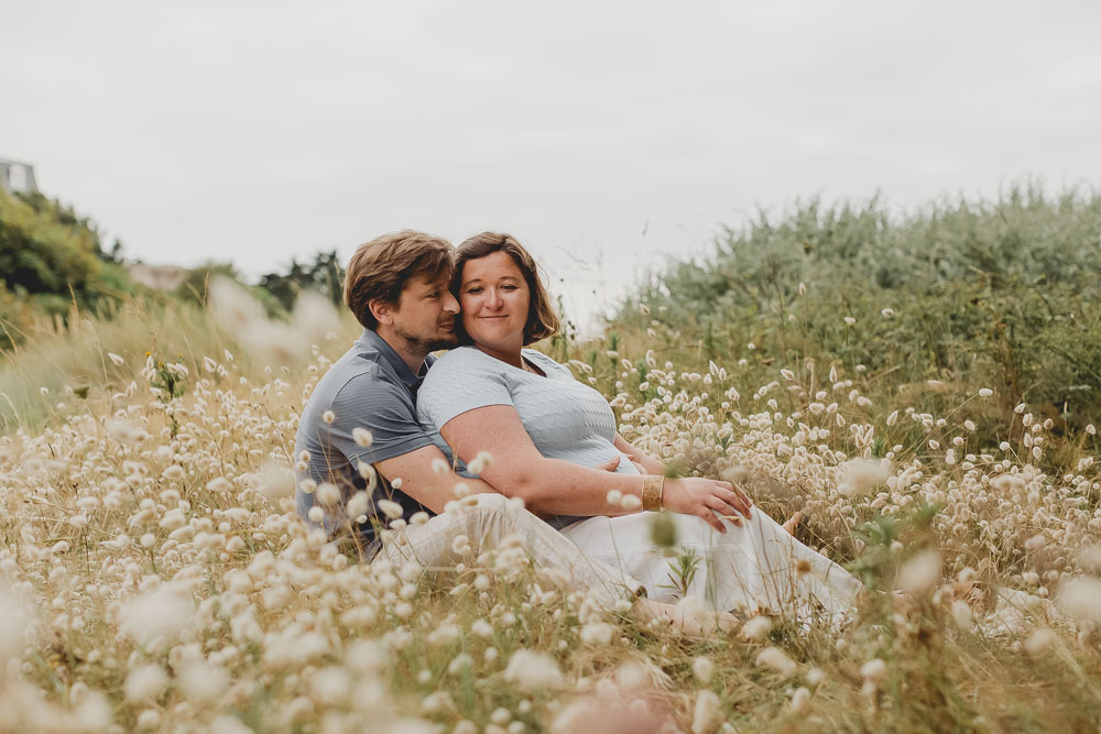 moment calin dans les queues de lievre a la plage