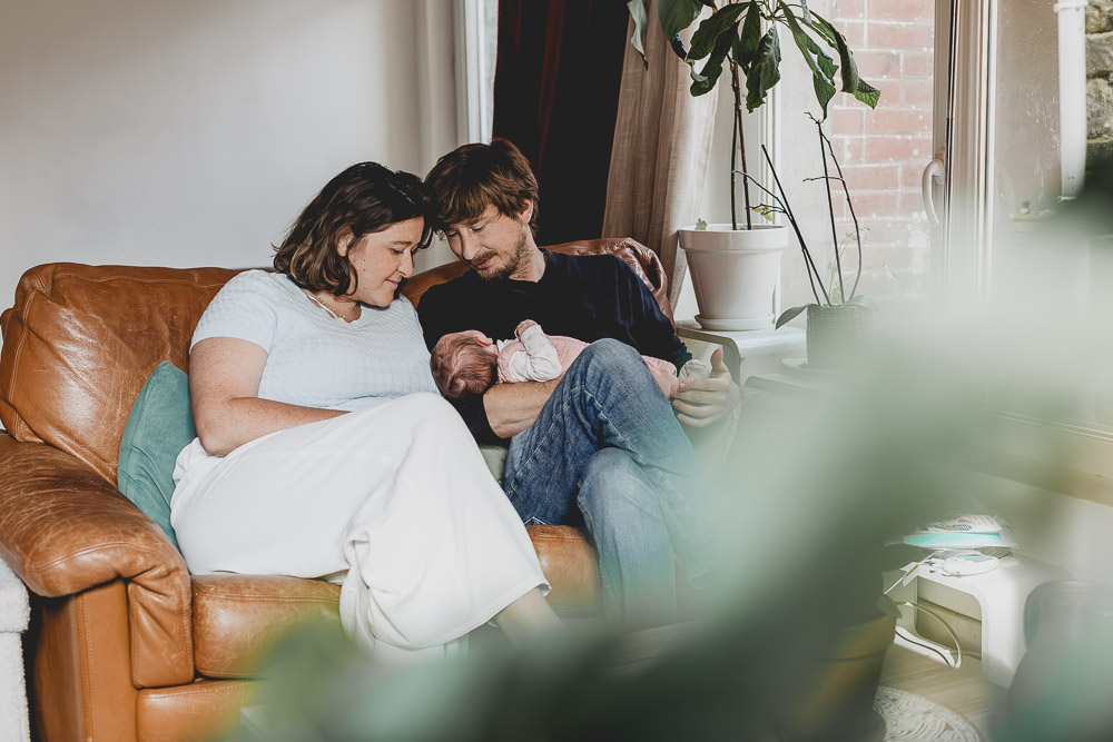 portrait de famille a domicile pour la naissance de bebe