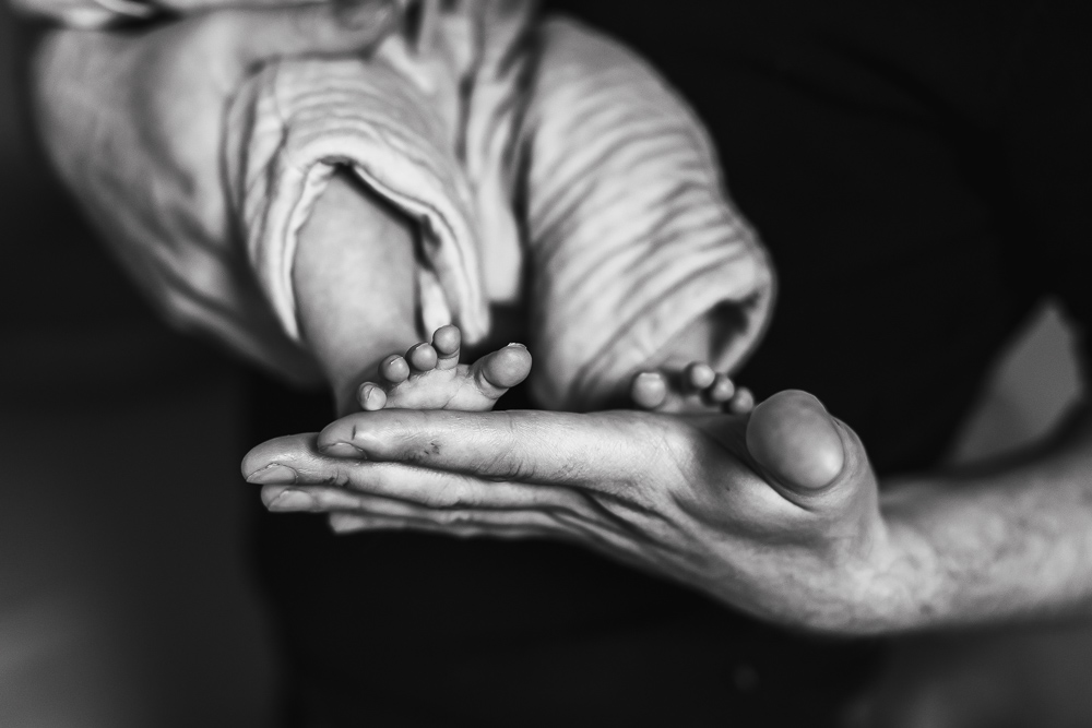 petit pieds de bebe en noir et blanc