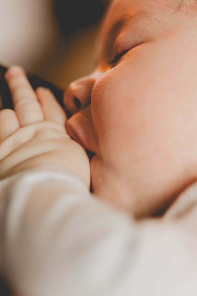 bebe qui suce son pousse seance photo