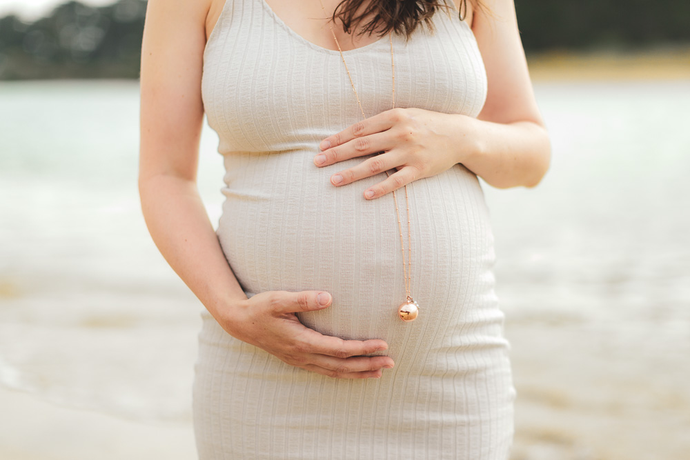 le ventre bien rond de la grossesse, connexion mere enfant